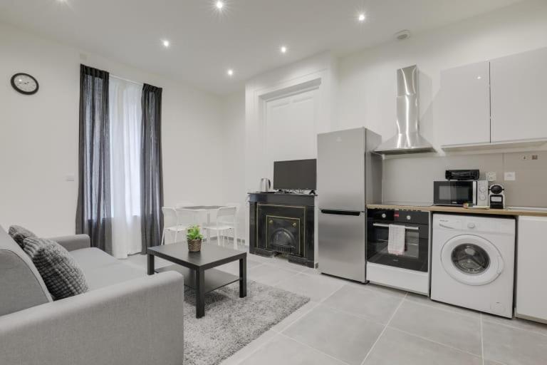 Апартаменты Guestready - 1-Br, 5 Minutes From Train Station Лион Экстерьер фото