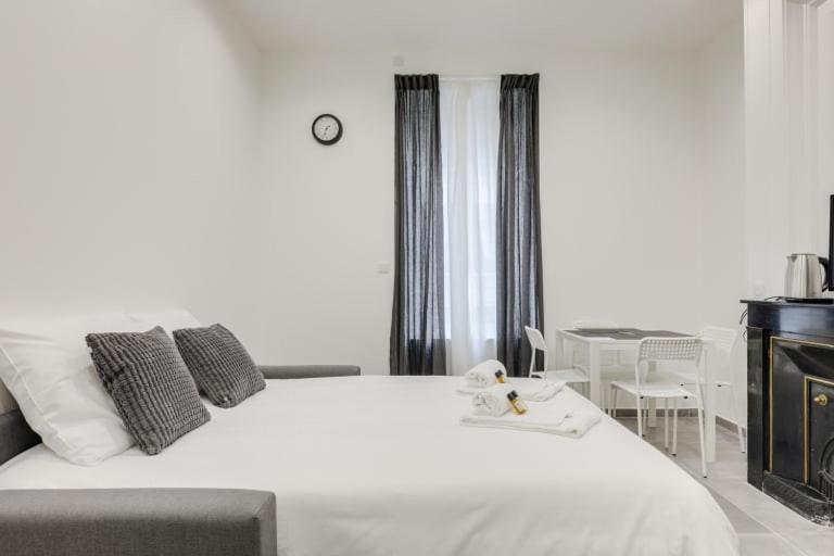Апартаменты Guestready - 1-Br, 5 Minutes From Train Station Лион Экстерьер фото